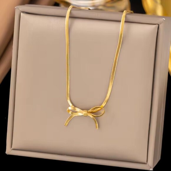 14K Gold filled Bow Necklace - Picture 2 of 6